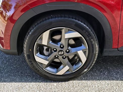 Used 2023 Hyundai Venue Limited FWD image 9