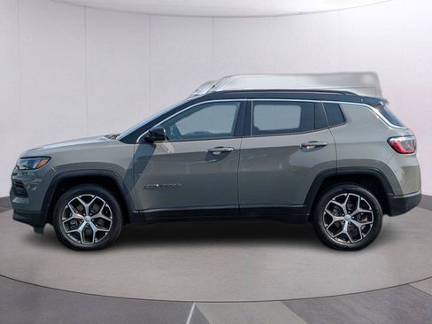 Used 2024 Jeep Compass Limited AWD/4WD image 2
