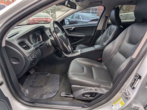 Used 2015 Volvo V60 T5 Premier image 12
