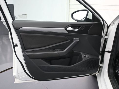 Used 2023 Volkswagen Jetta SE w/ Panoramic Sunroof Package FWD image 7