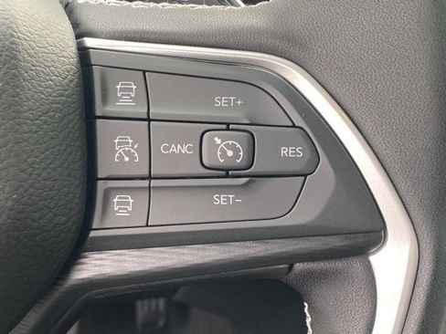 New 2025 Jeep Grand Cherokee L Altitude image 18