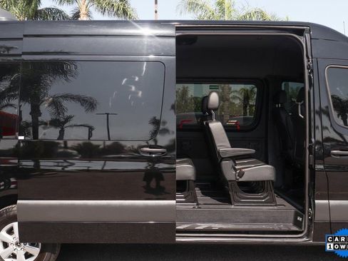 Used 2023 Mercedes-Benz Sprinter 2500 image 30