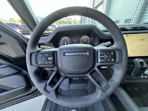 Used 2023 Land Rover Defender 90 V8 AWD/4WD image 20
