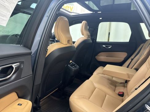 Used 2023 Volvo XC60 B5 Ultimate w/ Climate Package image 14