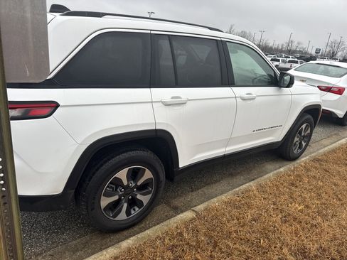 Used 2023 Jeep Grand Cherokee 4WD 4xe image 10