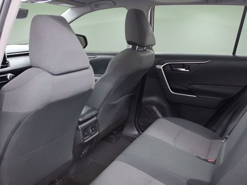Used 2020 Toyota RAV4 XLE w/ Convenience Package image 16