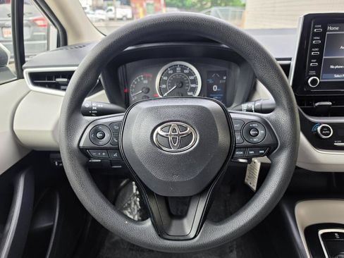 Used 2020 Toyota Corolla LE FWD image 17