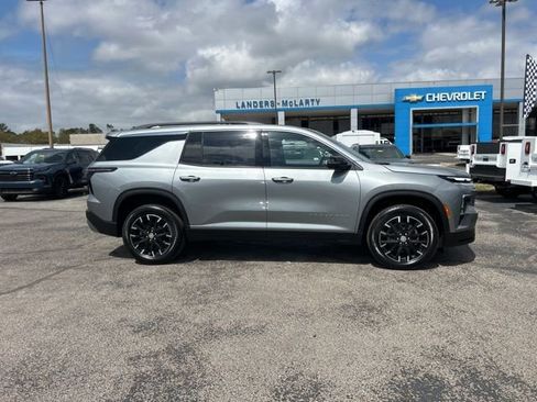 New 2026 Chevrolet Traverse LT w/ Sun and Wheel Package FWD image 2
