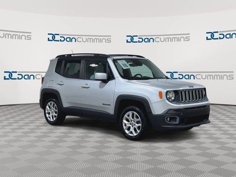 Used 2015 Jeep Renegade Latitude AWD/4WD image 3