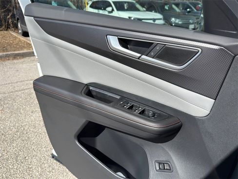 New 2026 Volkswagen Atlas Peak Edition image 16