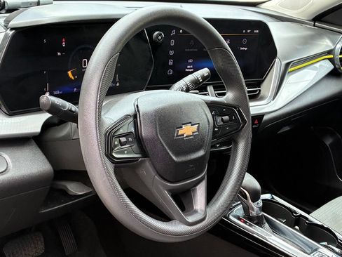 Used 2024 Chevrolet Trax LT FWD image 18