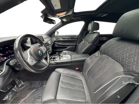 Used 2022 BMW 740i w/ Luxury Rear Seating Package RWD image 20