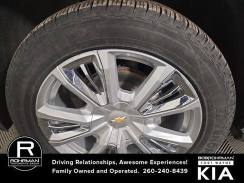 Used 2022 Chevrolet Suburban High Country image 11