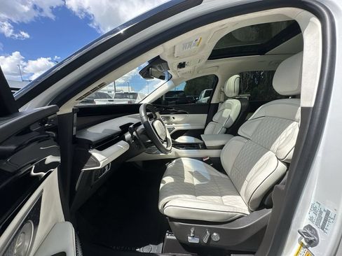 Used 2024 Lincoln Nautilus Black Label w/ Jet Appearance Package (87T) AWD/4WD image 2