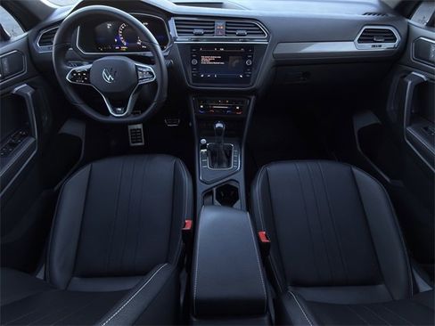Used 2023 Volkswagen Tiguan SE R-Line image 10