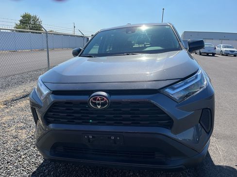 Used 2023 Toyota RAV4 LE AWD/4WD image 3