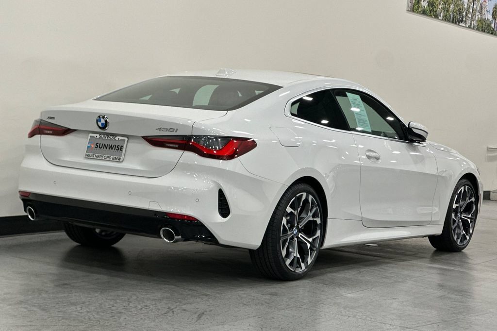 Used 2025 BMW 430i xDrive Coupe w/ Premium Package AWD/4WD image 4
