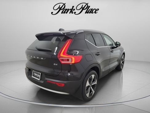 Used 2023 Volvo XC40 B4 Plus w/ Driver Assist Package FWD image 6