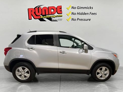 Used 2020 Chevrolet Trax LT w/ LT Convenience Package AWD/4WD image 7