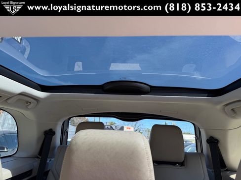 Used 2017 Land Rover Discovery SE image 21