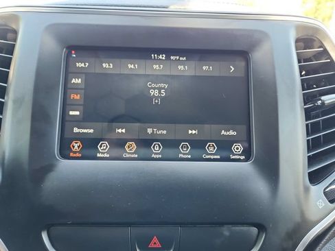 Used 2019 Jeep Cherokee Latitude Plus AWD/4WD image 28