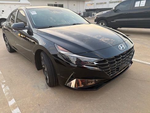 Used 2023 Hyundai Elantra Limited FWD image 3