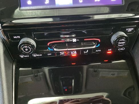 Used 2024 Jeep Grand Cherokee Laredo X image 70