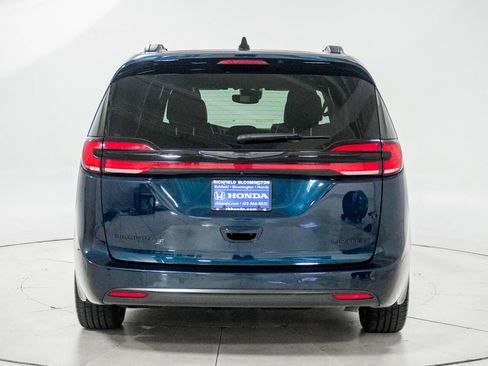 Used 2025 Chrysler Pacifica Limited FWD image 7