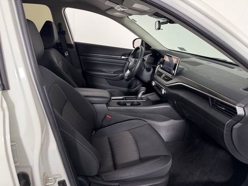 Used 2025 Nissan Altima 2.5 SV FWD image 31