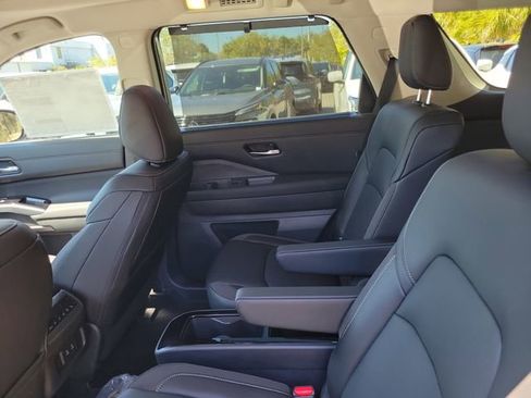 New 2026 Nissan Pathfinder SL w/ SL Premium Package image 25