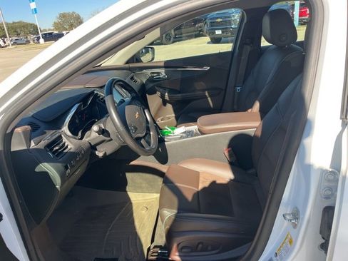 Used 2015 Chevrolet Impala LT w/ Convenience Package image 14