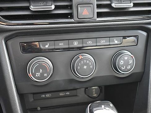 Used 2022 Volkswagen Taos SE image 20