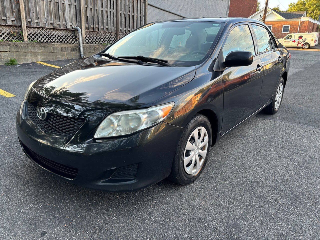 Used 2010 Toyota Corolla LE FWD image 1