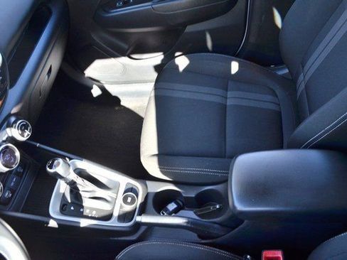 Used 2024 Hyundai Venue SEL image 25