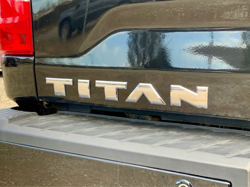 Used 2018 Nissan Titan PRO-4X image 21