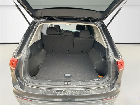 Used 2018 Volkswagen Tiguan S image 23