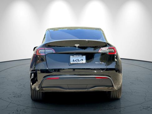 Used 2024 Tesla Model Y Long Range AWD/4WD image 5