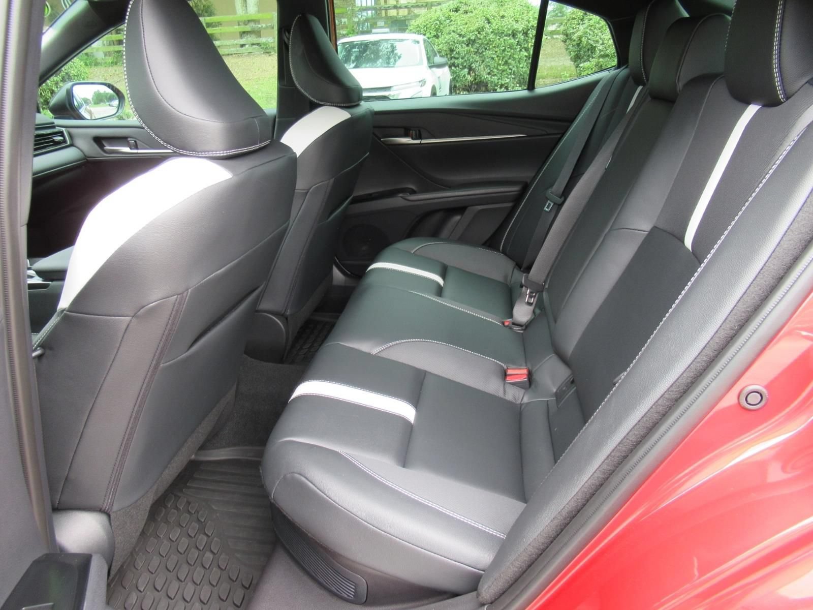 Used 2026 Toyota Camry Hybrid FWD image 33