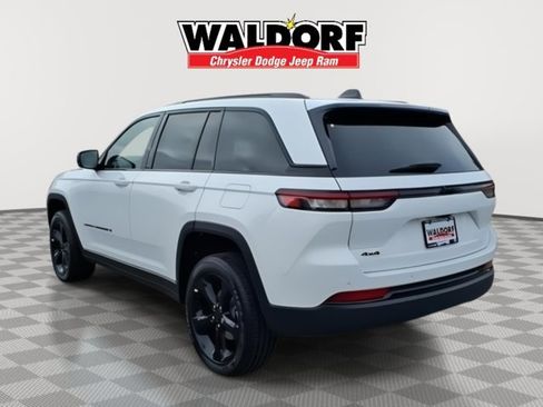 New 2025 Jeep Grand Cherokee 4WD image 5