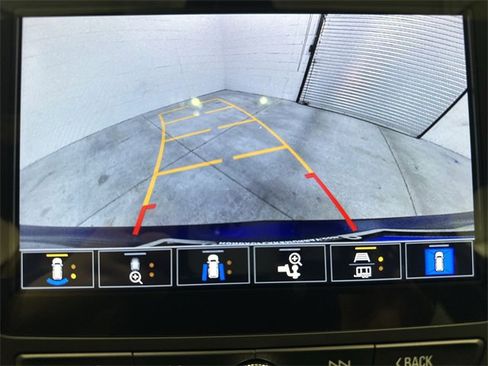 Used 2022 Chevrolet Equinox RS w/ Infotainment Package image 32