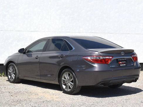 Used 2017 Toyota Camry SE FWD image 2