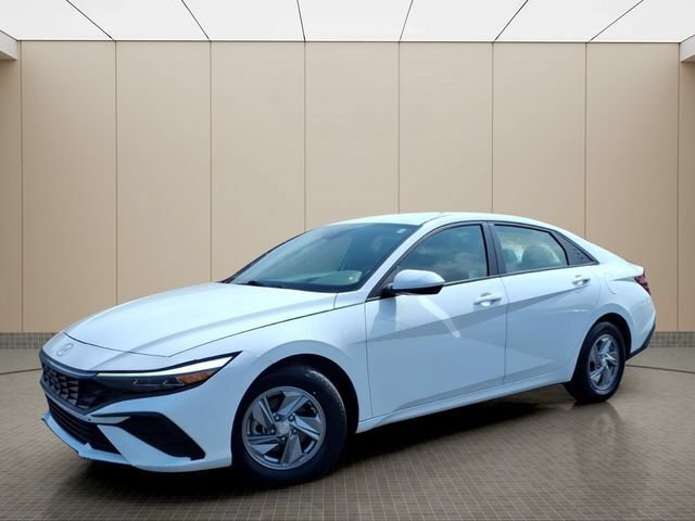 Used 2025 Hyundai Elantra SE FWD image 2