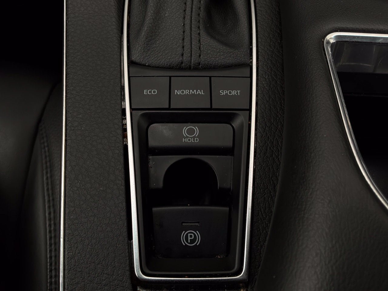 Used 2022 Toyota Avalon XLE FWD image 25
