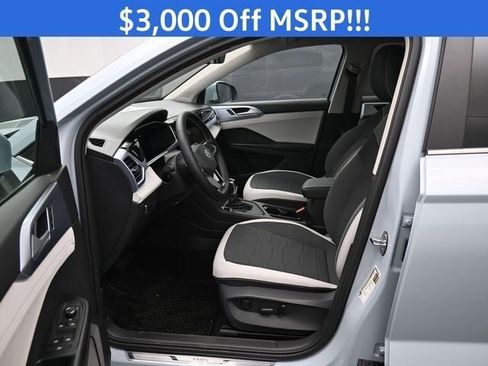 New 2026 Volkswagen Taos SE image 9