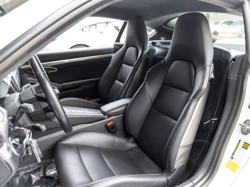 Used 2021 Porsche 718 Cayman GTS RWD image 5