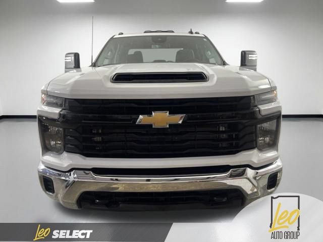 Used 2025 Chevrolet Silverado 3500 W/T AWD/4WD image 2