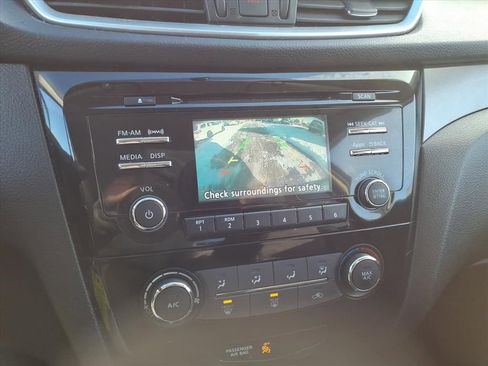 Used 2016 Nissan Rogue S w/ Appearance Package image 18