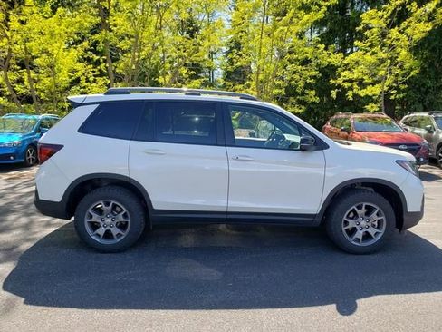 Used 2024 Honda Passport TrailSport image 2