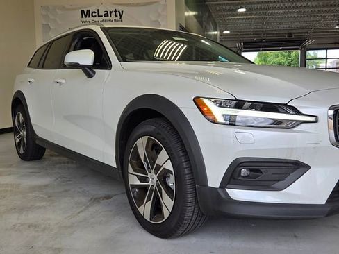 Certified 2026 Volvo V60 B5 Cross Country Plus w/ Protection Package Premier AWD/4WD image 31