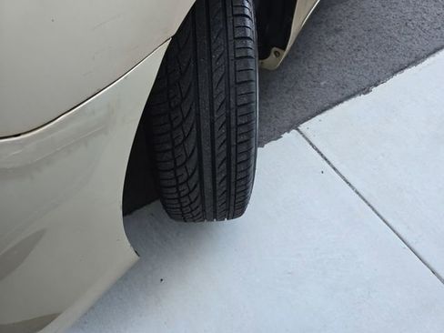 Used 2010 Toyota Camry LE FWD image 18